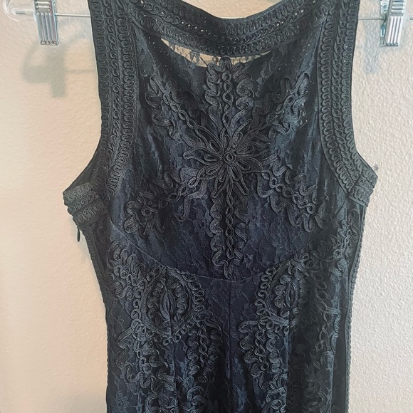 Cinderella Divine black detailed lace STUNNING gown w/ built in bra. - Picture 5 of 8